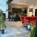 La Tour De Xandre La Rochelle Bed & Breakfast 3*