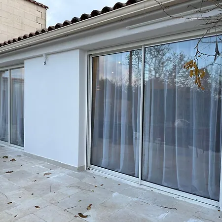 La Tour De Xandre La Rochelle Bed & Breakfast *