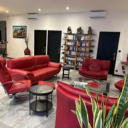 La Tour De Xandre La Rochelle Bed & Breakfast 3*