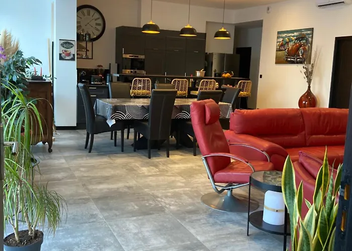 La Tour De Xandre La Rochelle Bed & Breakfast *