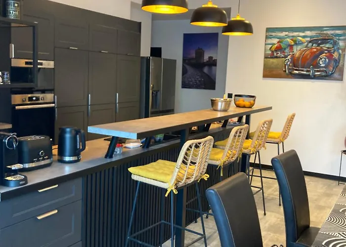 La Tour De Xandre La Rochelle Bed & Breakfast *